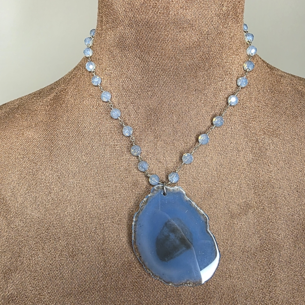 Elegant Blue Agate Pendant Necklace